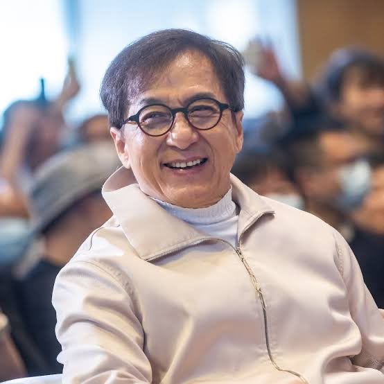 Jackie Chan: Anak Muda Terlalu Banyak Membuang Waktu di Ponsel