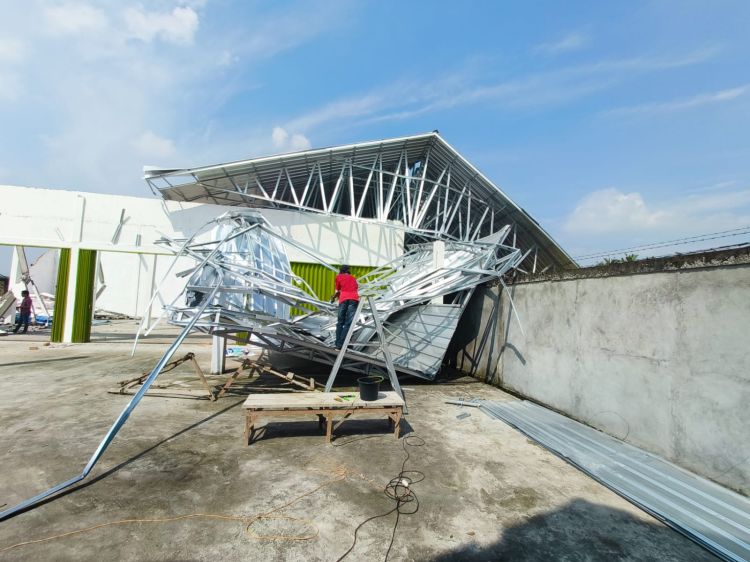 Diterjang Angin Kencang, Ratusan Rumah Kabupaten OKU Timur Rusak