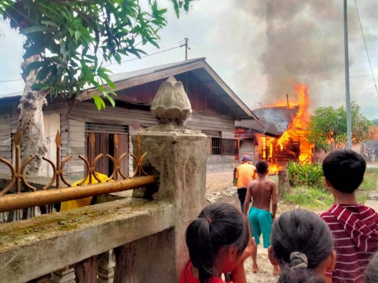 Ditinggal Pergi Kerja Rumah Pandiangan Terbakar Dalam Keadaaan Kosong, Polisi Masih Melakukan Penyelidikan