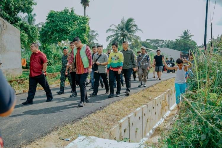 Gawat ! Pengaspalan Jalan Bunga Rampai Simalingkar Asal Jadi, Kadis SDABMBK Marah