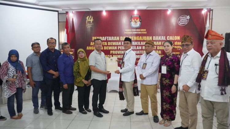 Berkas Gerindra Sumatera Utara Lengkap dan Tepat, Teriakan "Prabowo Presiden" Bergema di KPU Sumut