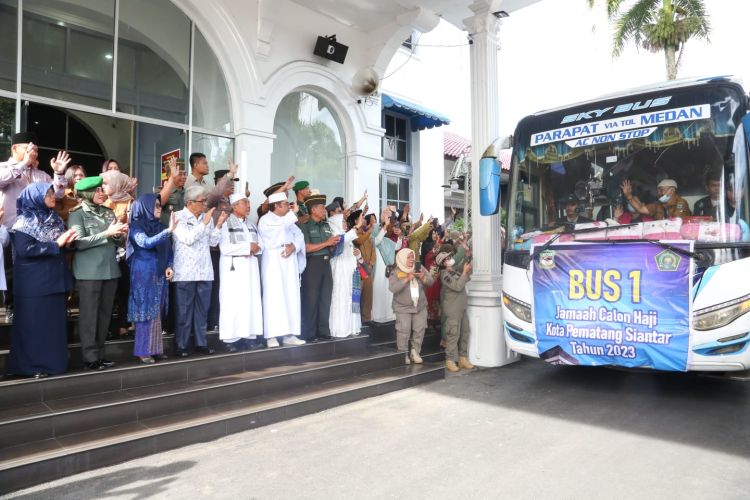 Keberangkatan JCH Pematang Siantar Diiringi Lantunan Adzan, dr Susanti Ingatkan JCH Jaga Kesehatan