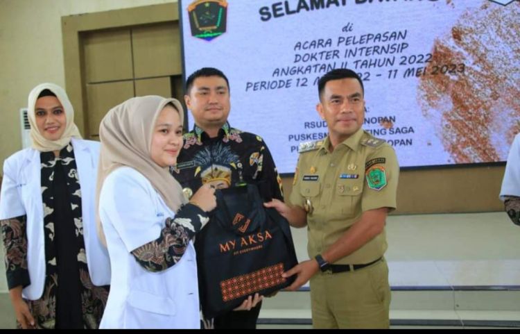 Pelepasan 14 Dokter Internsip, Ini Pesan Bupati Labura