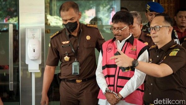 Jadi Tersangka dan Ditahan dalam Kasus BTS Rp8 Triliun, Berapa yang Dinikmati Johnny G Plate?