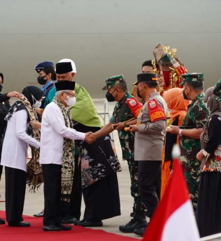 Pangdam I/BB Bersama Forkopimda Prov. Sumbar Sambut Kedatangan Wapres