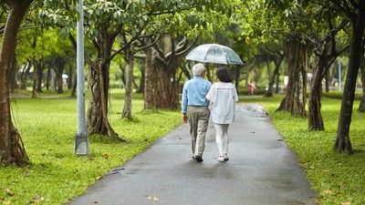 Sains Ungkap Bukti Perempuan Hidup Lebih Lama Ketimbang Laki-laki