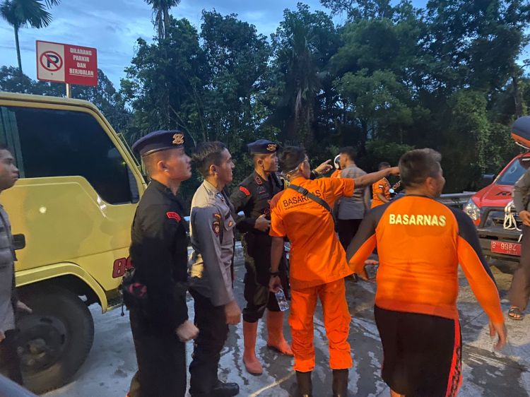 Banjir Bandang Berastagi, Polda Sumut Sigap Terjunkan SAR Brimob