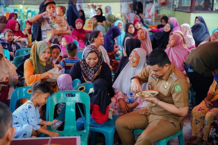 Nikmatnya Makan Siang Bersama Bobby Nasution Sambil Dengar Curhatan Warga