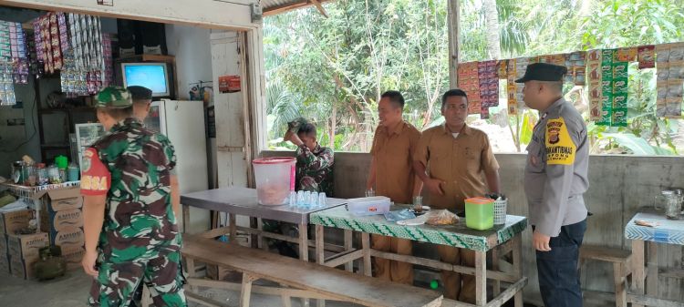 Babinsa Koramil 07/jlk bersama Babinkamtibmas  Melaksanakan Anjang Sana ke Desa Binaan.