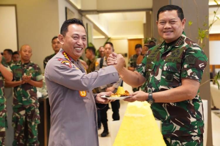 Ini Suprise Panglima TNI Laksamana Yudo Margono di HUT Kapolri Jedral Listyo Sigit Prabowo