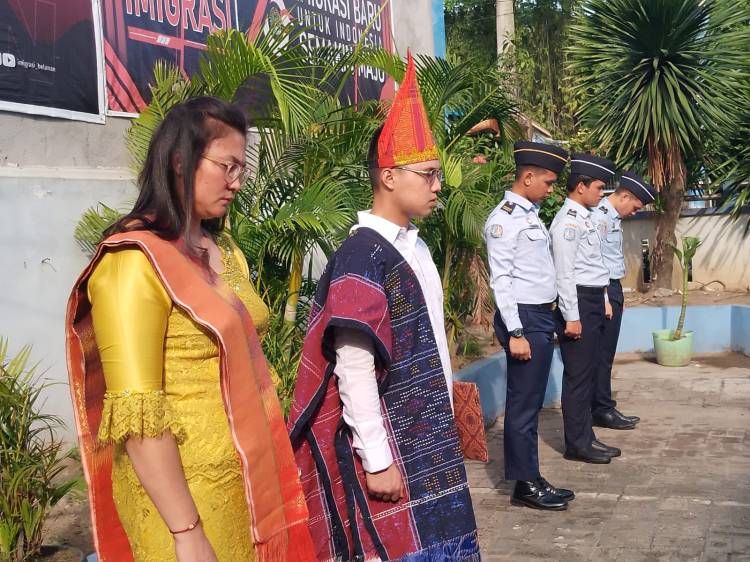 Pakaian Adat Warnai Upacara Hari Lahir Pancasila di Kantor Imigrasi Kelas II Belawan