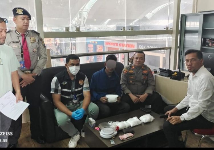 Calon Penumpang di Bandara Kualanamu Tertangkap Bawa 2 Kg Sabu