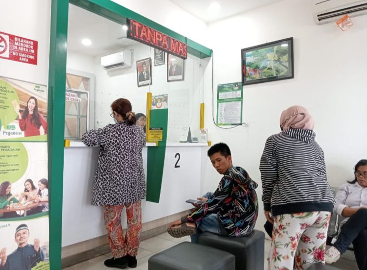 Transaksi Uang Tunai Diberhentikan, Nasabah Pegadaian Cemara Mengelu