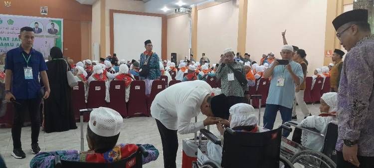 Bupati Batu Bara Lepas Calon Jemaah Haji