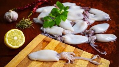 Cara Membersihkan Cumi dengan Benar agar Bebas Bau Amis