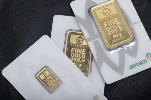 Harga Emas Antam Turun ke Level Rp1.053.000, Perak Rp12.700