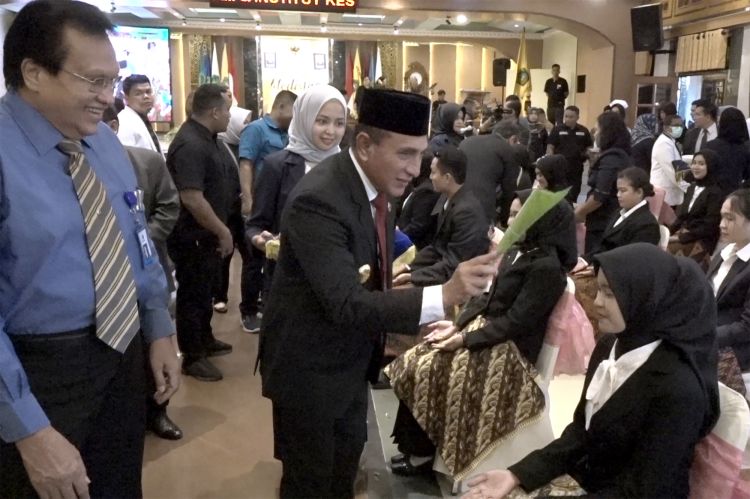 Edy Rahmayadi Lepas Ratusan Perawat untuk Bekerja di Tiga Negara