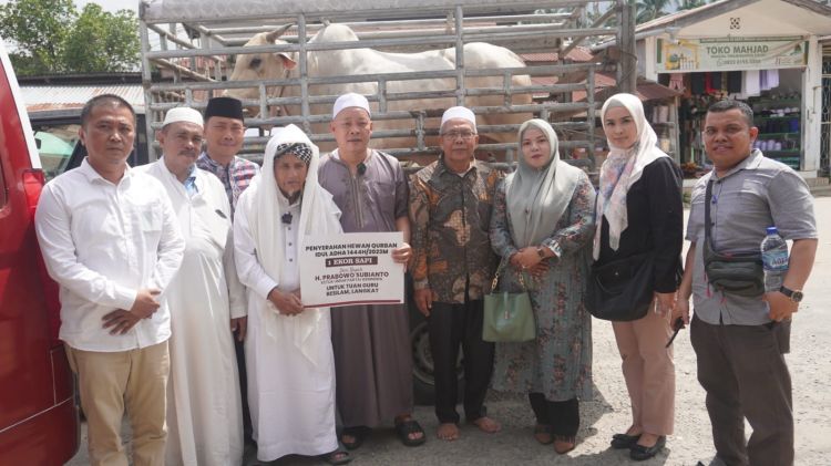 Prabowo Subianto Serahkan Hewan Kurban ke Besilam serta ke Al-Washliyah dan Masjid Agung