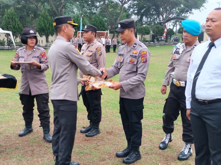 Kapolres Sergai Berikan Reward kepada Personil, Ini Daftarnya