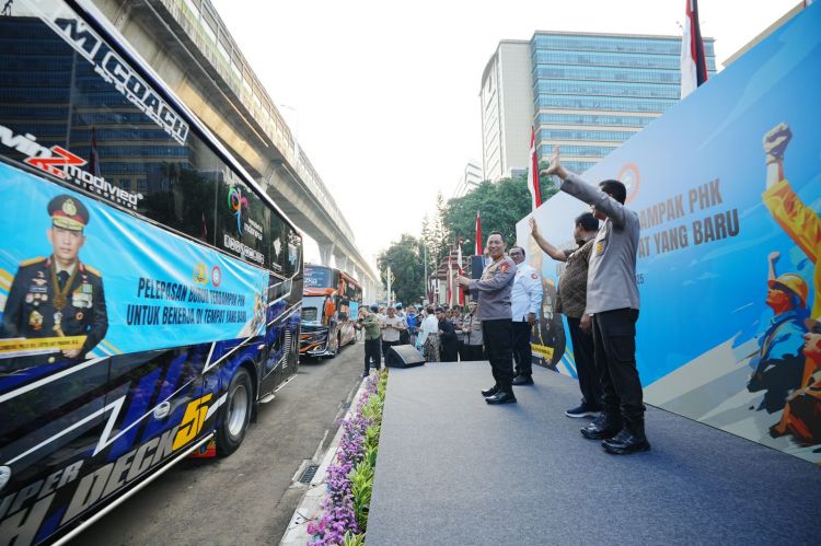 Kapolri Lepas 700 Korban PHK Kembali Kerja, Wujud Selesaikan Masalah Pengangguran