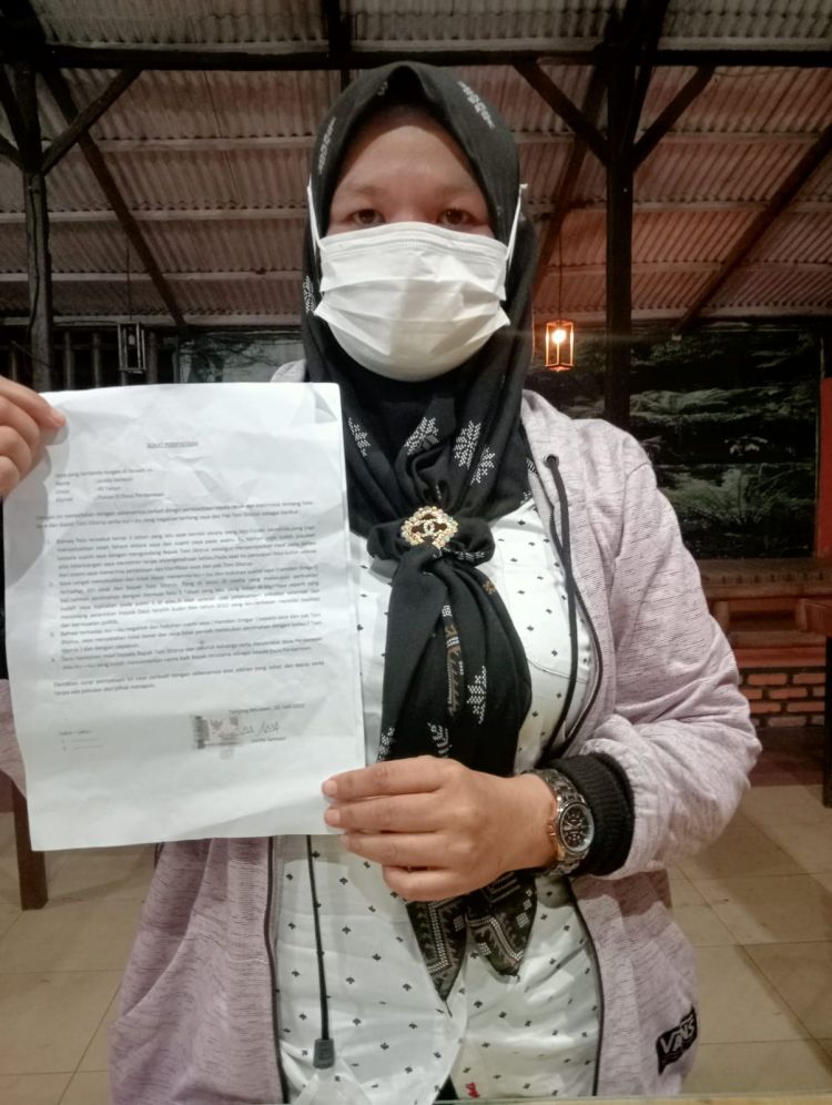 Foto Bareng Kades Berujung Skorsing, Junita Samosir Minta Maaf