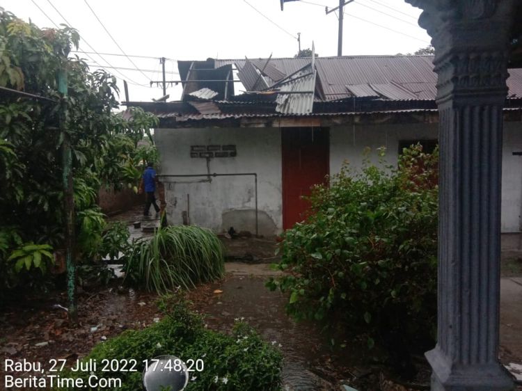 Angin Puting Beliung di Sergai, Satu Orang Warga  Tewas Tertimpa Pohon