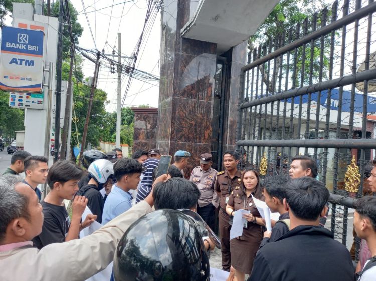 Seruan Mahasiswa di Kejati Sumut : Bongkar Dugaan Korupsi PAD sektor Perparkiran Pasar Marelan senilai Rp 440 juta