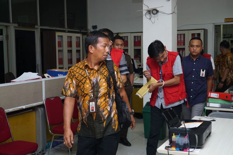 Kejati Sumut Tahan 3 Tersangka Korupsi Jalan Silangit-Muara