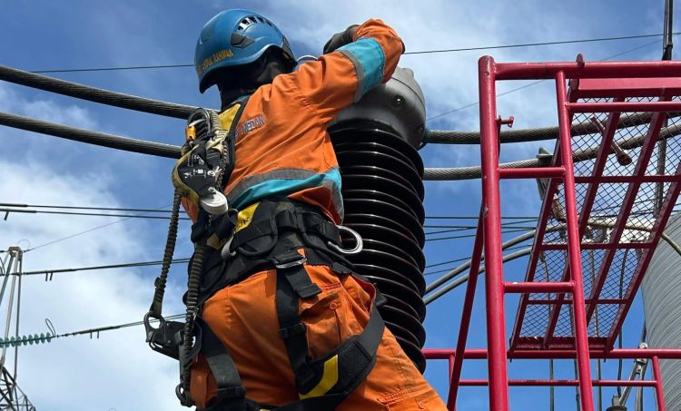 Jaga Keandalan Listrik Jelang HUT RI ke-80, PLN UPT Medan Lakukan Pemeliharaan di GI Paya Pasir