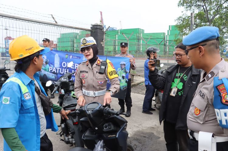 Operasi Patuh Jaya 2025, Polres Priok Jadikan Kesempatan Mendidik Pengendara Tertib Berlalulintas