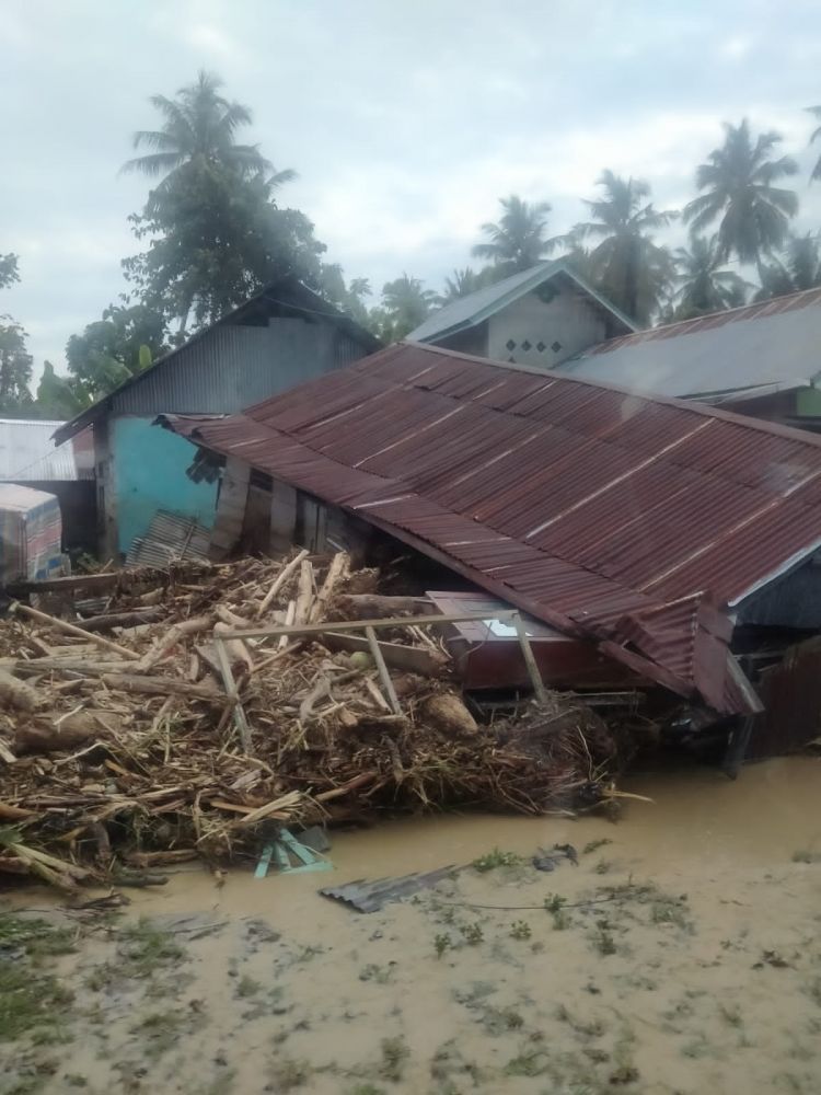 Empat Orang Hilang Dalam Banjir di Parigi Moutong, Tim Gabungan Masih Lakukan Pencarian