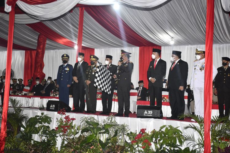 Jelang HUT RI ke 77, Pangdam I/BB Bersama Forkopimda Lepas Pawai Ribuan Obor