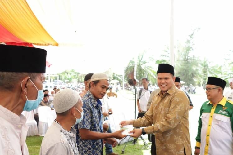 Bilal Mayit dan Guru Mengaji Terima Santunan