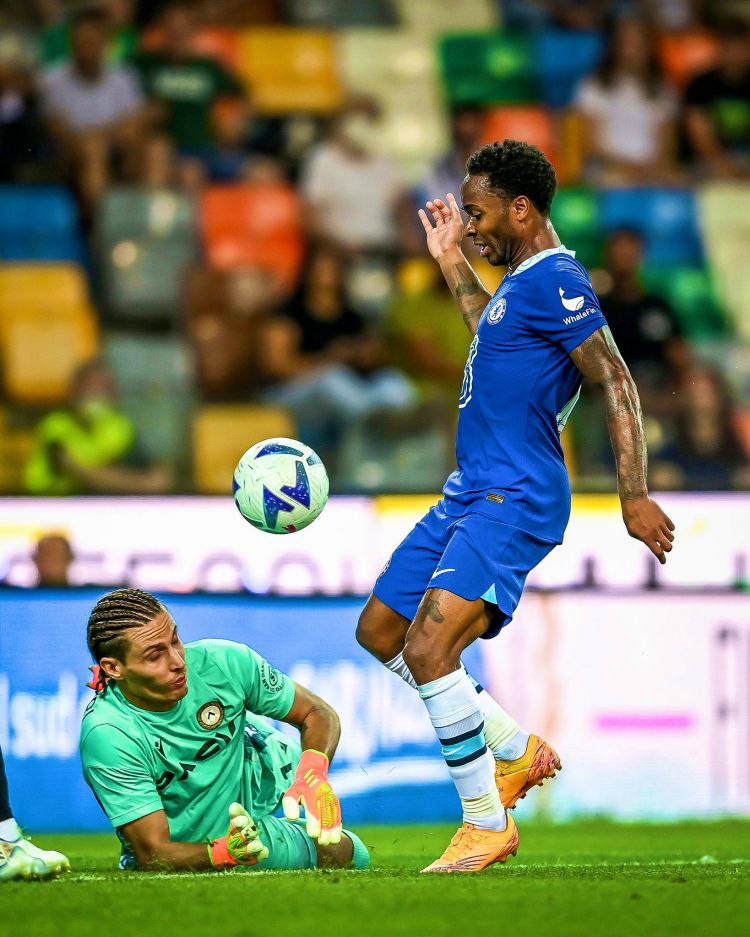 Sterling Impikan Juara Liga Champions Bersama Chelsea