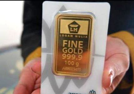 Harga Emas Antam Melonjak Jadi Rp996.000 Per Gram
