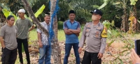 Pria Paruh Baya Ditemukan Gantung Diri di Ladang