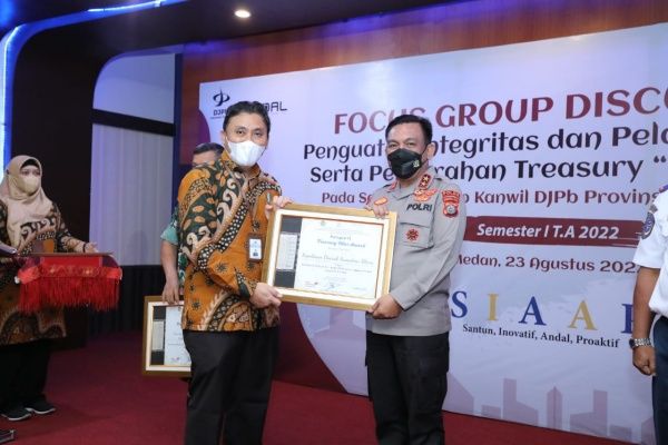 Polda Sumut Terima Penghargaan Sebagai Polda Terbaik Dalam Pengelolaan Anggaran