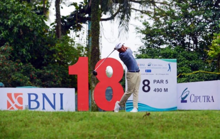 Lloyd Bertahan di Puncak Leaderboard
