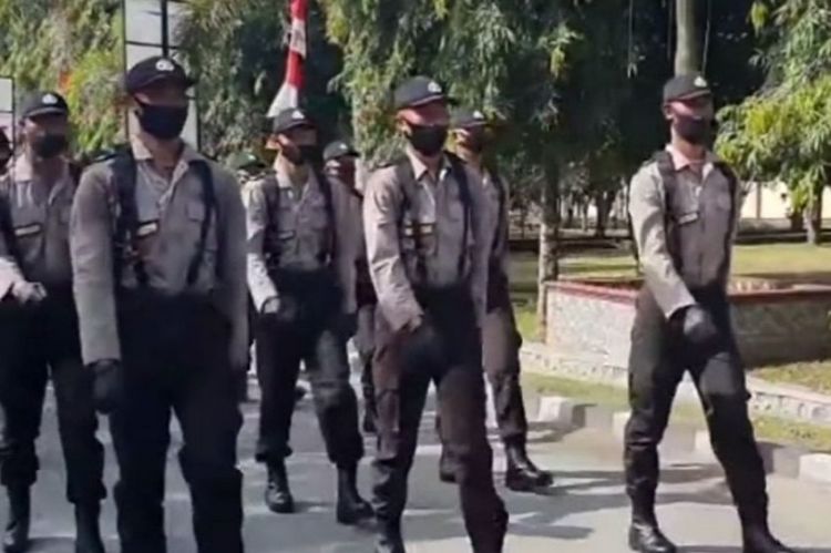 Briptu D Ditangkap Bawa  Uang Suap Masuk Polisi 4,4 Miliar