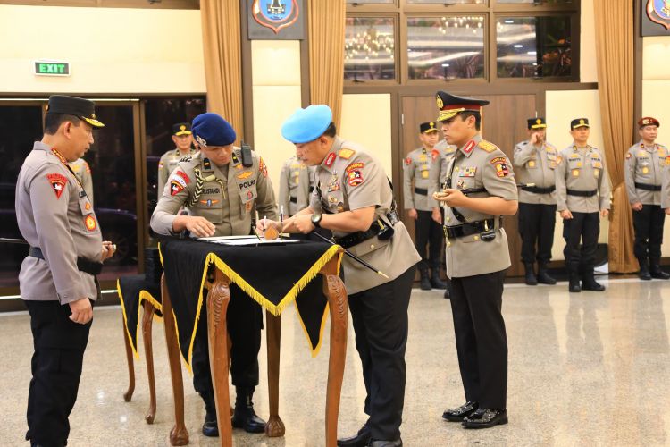 Kapolri Pimpin Upacara Kenaikan Pangkat dan Sertijab Pati Polri, Ada Kadiv Propam dan Sejumlah Kapolda