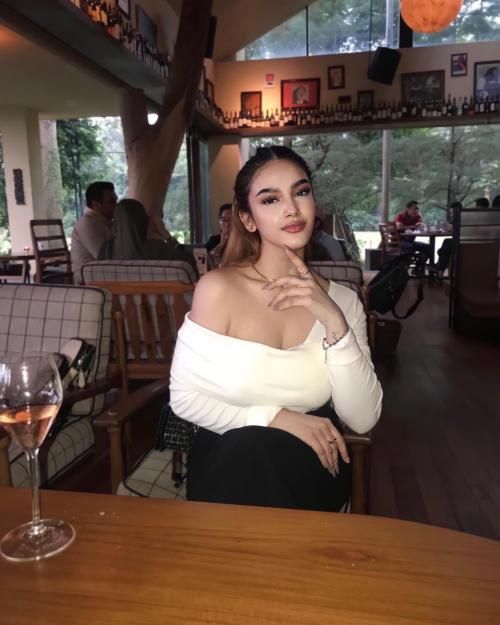 Cassandra Angelie  Bikin Mata Melotot