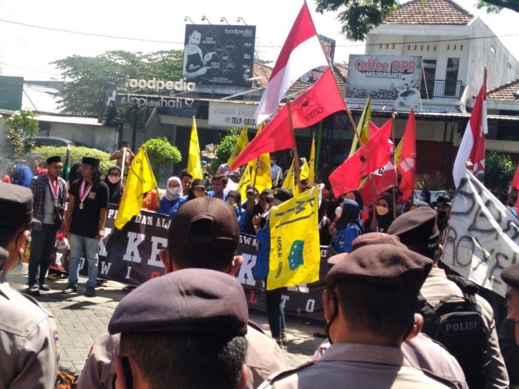 Demo Tolak Kenaikan BBM di Jatim Berlangsung Aman