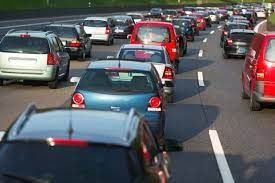 Ini Tips Aman Berkendara di Sekitar Kendaraan Besar, Hindari Blind Spot