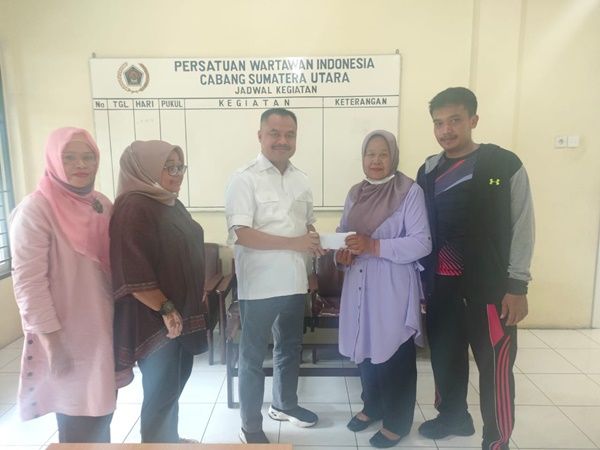 PWI Sumut Serahkan Lagi Santunan Asuransi Kepada Almarhum Hembri Ginting