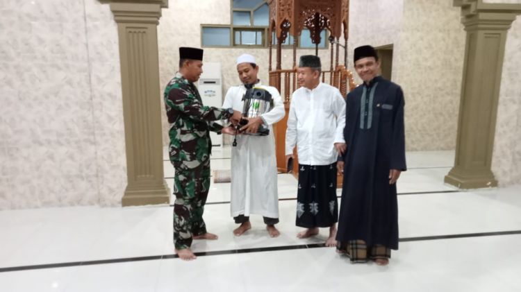 Kodim 0117/Aceh Tamiang Salurkan Bantuan Vacum Cleaner ke Sejumlah Masjid di Aceh Tamiang