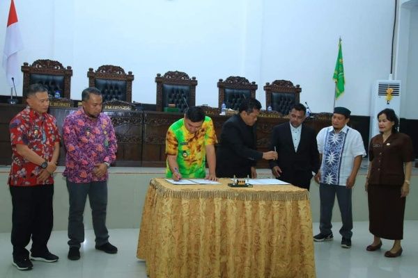 Pemerintah Daerah dan DPRD Labura Setujui P.APBD TA 2022