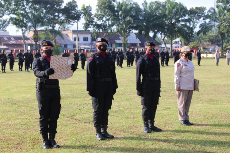 Danyon B Brimob Sumut Pimpin Upacara Bulanan di Tebing Tinggi