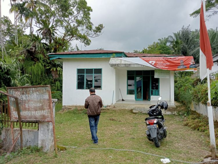 Ketahuan Jarang Ngantor, Kepala KUA Gunung Meriah Hanya Tersenyum