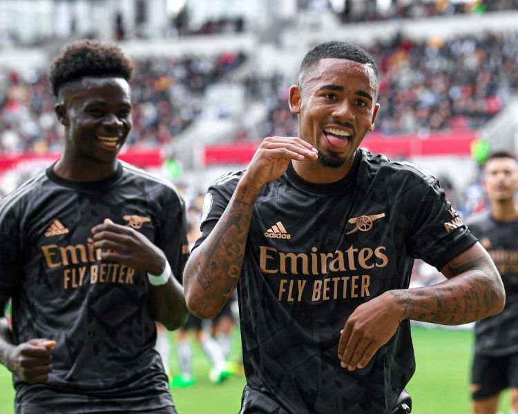 Kalahkan Brentford 3-0, Arsenal Gusur Manchester City dari Puncak Klasemen