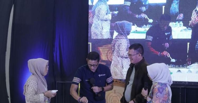 Sandiaga Ditantang Emak-emak, Kok Bisa ?